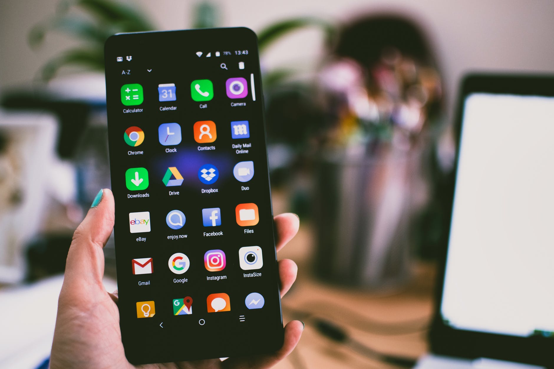Mobiltelefonunk kijelzőjének a védelme